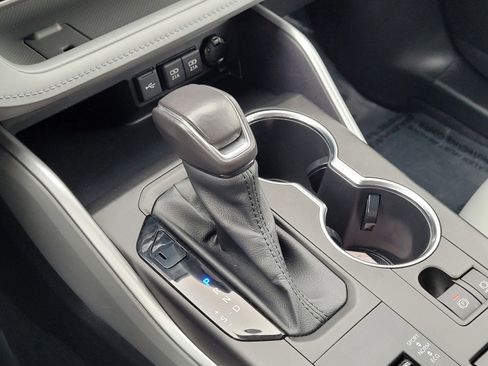 Used 2021 Toyota Highlander XLE image 26