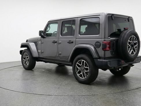 Used 2025 Jeep Wrangler Sahara image 6