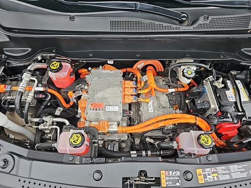 Used 2023 Chevrolet Bolt EUV Premier w/ Sun & Sound Package FWD image 11
