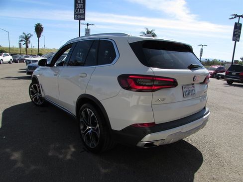 Used 2023 BMW X5 xDrive40i w/ Premium Package AWD/4WD image 3