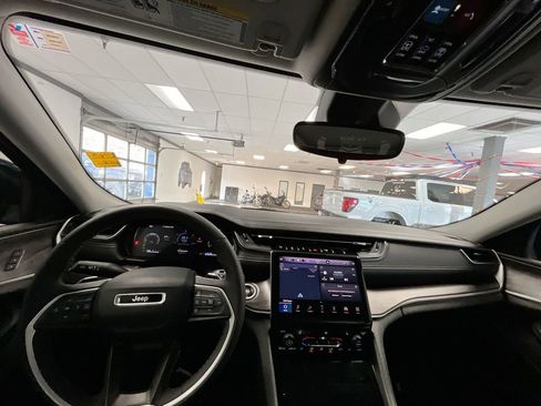 Used 2023 Jeep Grand Cherokee L Limited image 15