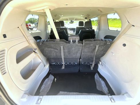 Used 2022 Chrysler Pacifica Touring-L FWD image 23