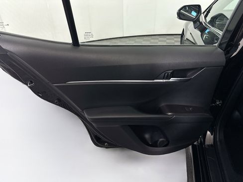 Used 2024 Toyota Camry SE image 25