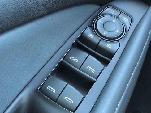 Used 2018 Buick Enclave Premium w/ Experience Buick Package FWD image 23