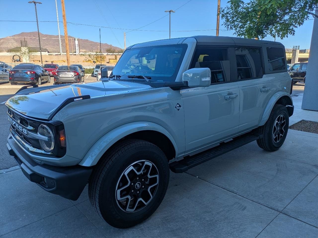 Used 2024 Ford Bronco Outer Banks AWD/4WD image 3