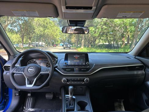 Used 2025 Nissan Altima 2.5 SV FWD image 33