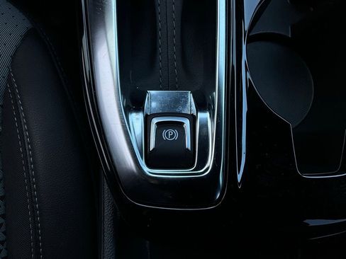 Used 2025 Chevrolet Trax LT w/ LT Convenience Package image 20