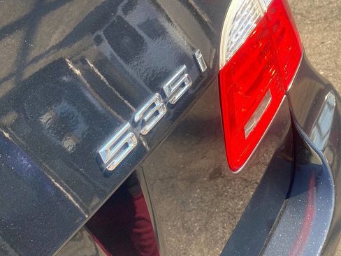 Used 2010 BMW 535i xDrive Wagon AWD/4WD image 11