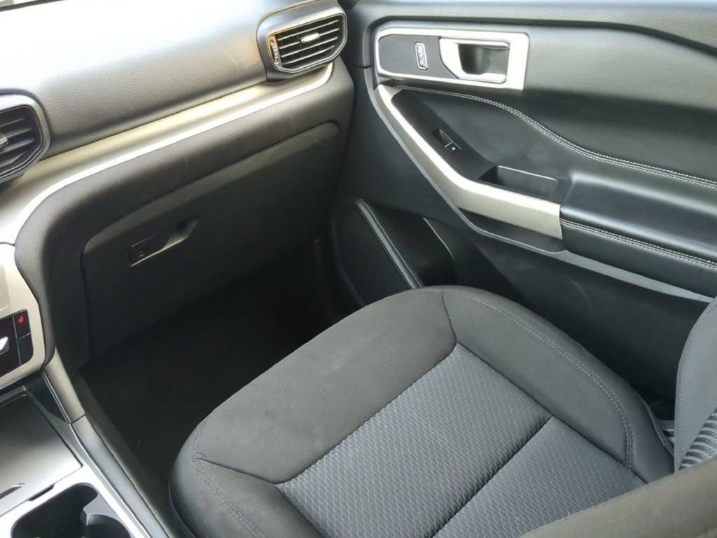 Used 2023 Ford Explorer XLT AWD/4WD image 47