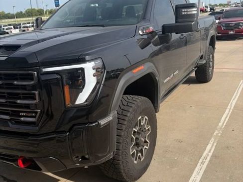 Used 2025 GMC Sierra 2500 AT4X AWD/4WD image 3