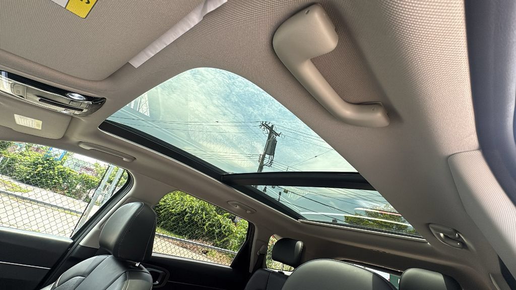 Used 2023 Kia Sorento S w/ Panoramic Sunroof Package AWD/4WD image 13