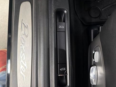 Used 2019 Porsche 718 Boxster RWD image 11