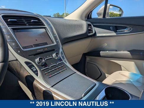 Used 2019 Lincoln Nautilus Select w/ Class II Trailer Tow Package FWD image 33