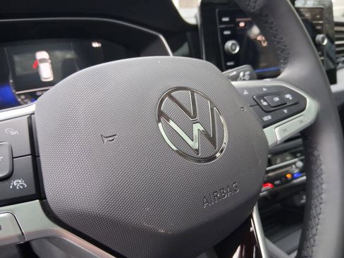 New 2026 Volkswagen Jetta SE FWD image 25