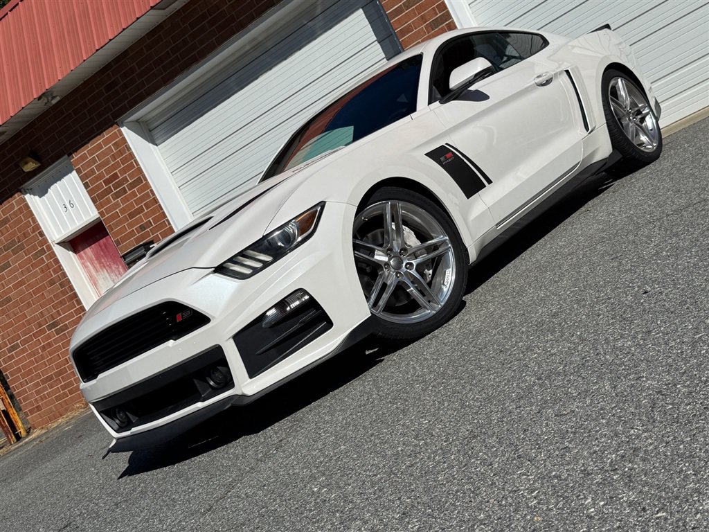 Used 2017 Ford Mustang GT Premium RWD image 3