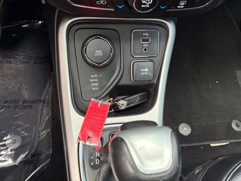 Used 2017 Jeep Compass Latitude w/ Popular Equipment Group AWD/4WD image 11