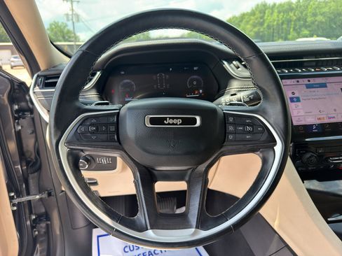 Used 2022 Jeep Grand Cherokee L Limited RWD image 17