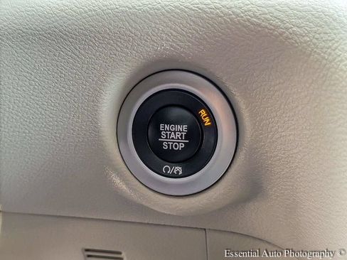 Used 2023 Chrysler Voyager LX FWD image 19