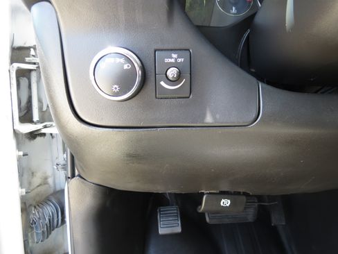 Used 2015 Chevrolet Express 2500 RWD image 18