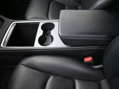 Used 2023 Tesla Model 3 Standard Range image 18