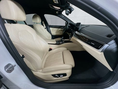 Used 2021 BMW 530i image 32