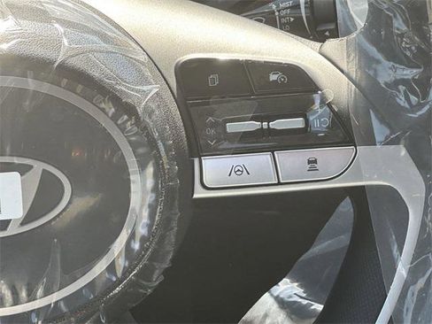 New 2025 Hyundai Elantra Limited image 25