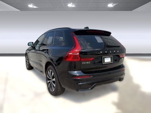 Certified 2023 Volvo XC60 B5 Plus AWD/4WD image 3