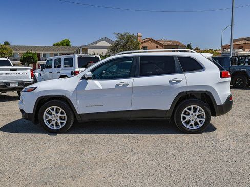 Used 2018 Jeep Cherokee Latitude Plus w/ Comfort/Convenience Group FWD image 7