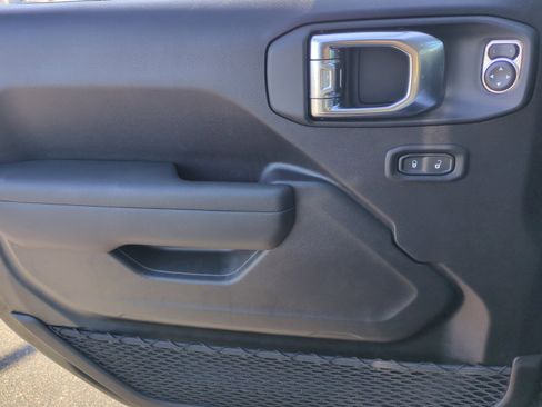 New 2025 Jeep Gladiator Mojave w/ Convenience Group image 13