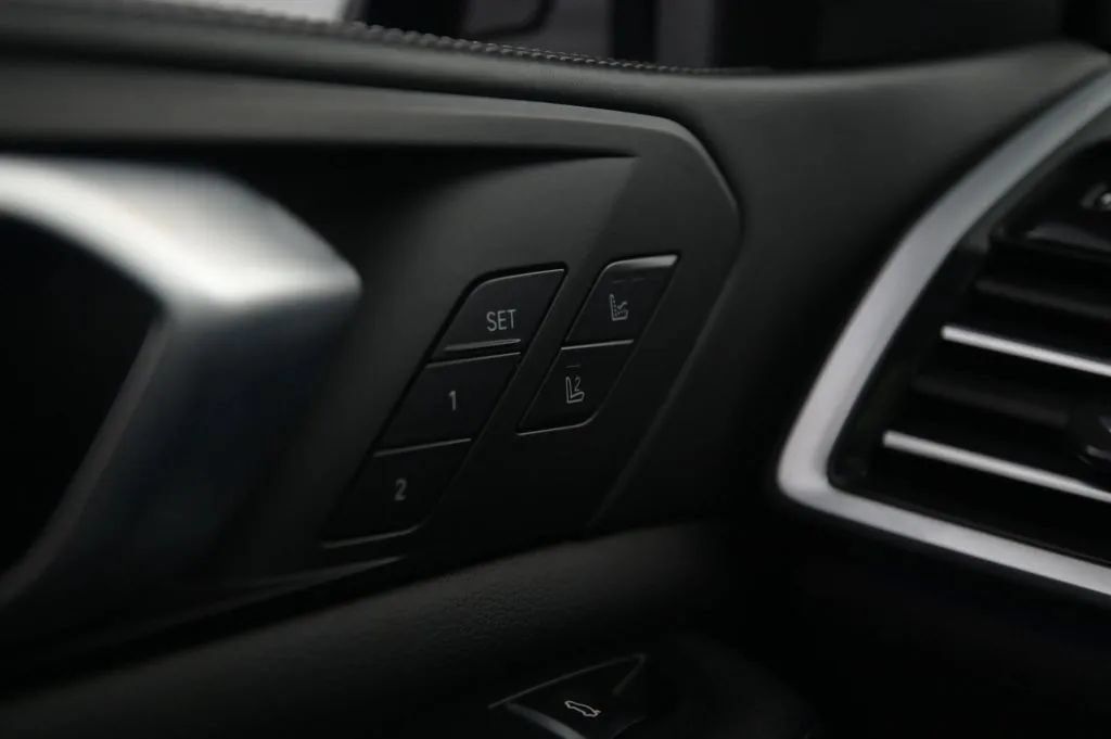 Used 2021 BMW X5 M50i AWD/4WD image 26