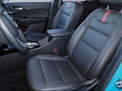Certified 2024 Chevrolet Trax RS FWD image 32