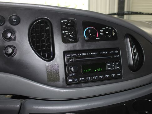 Used 2008 Ford E-350 and Econoline 350 XL RWD image 15