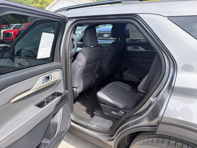 Used 2027 Ford Explorer Active AWD/4WD image 40