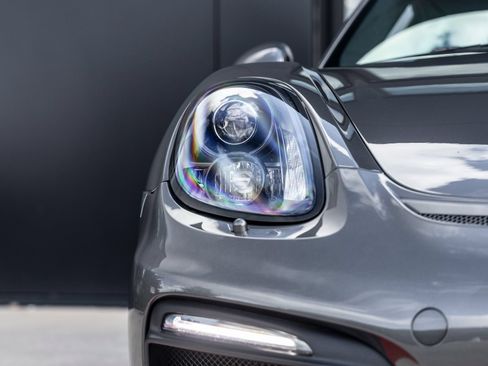 Certified 2016 Porsche Cayman GT4 RWD image 25