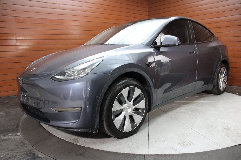 Used 2022 Tesla Model Y Long Range AWD/4WD image 1