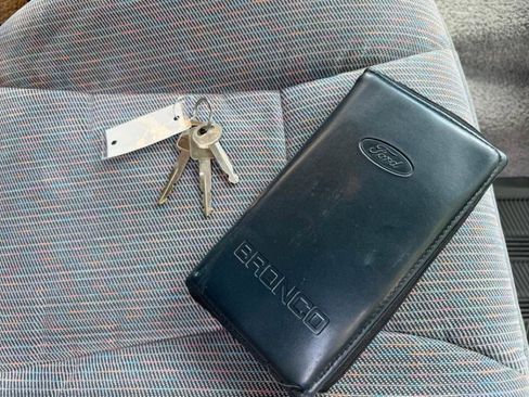 Used 1996 Ford Bronco XLT image 15