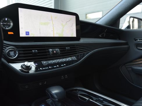 Used 2023 Lexus LS 500 w/ Interior Upgrade Package RWD image 20