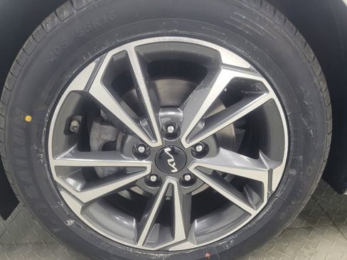 Used 2024 Kia Forte LXS w/ LXS Technology Package FWD image 31