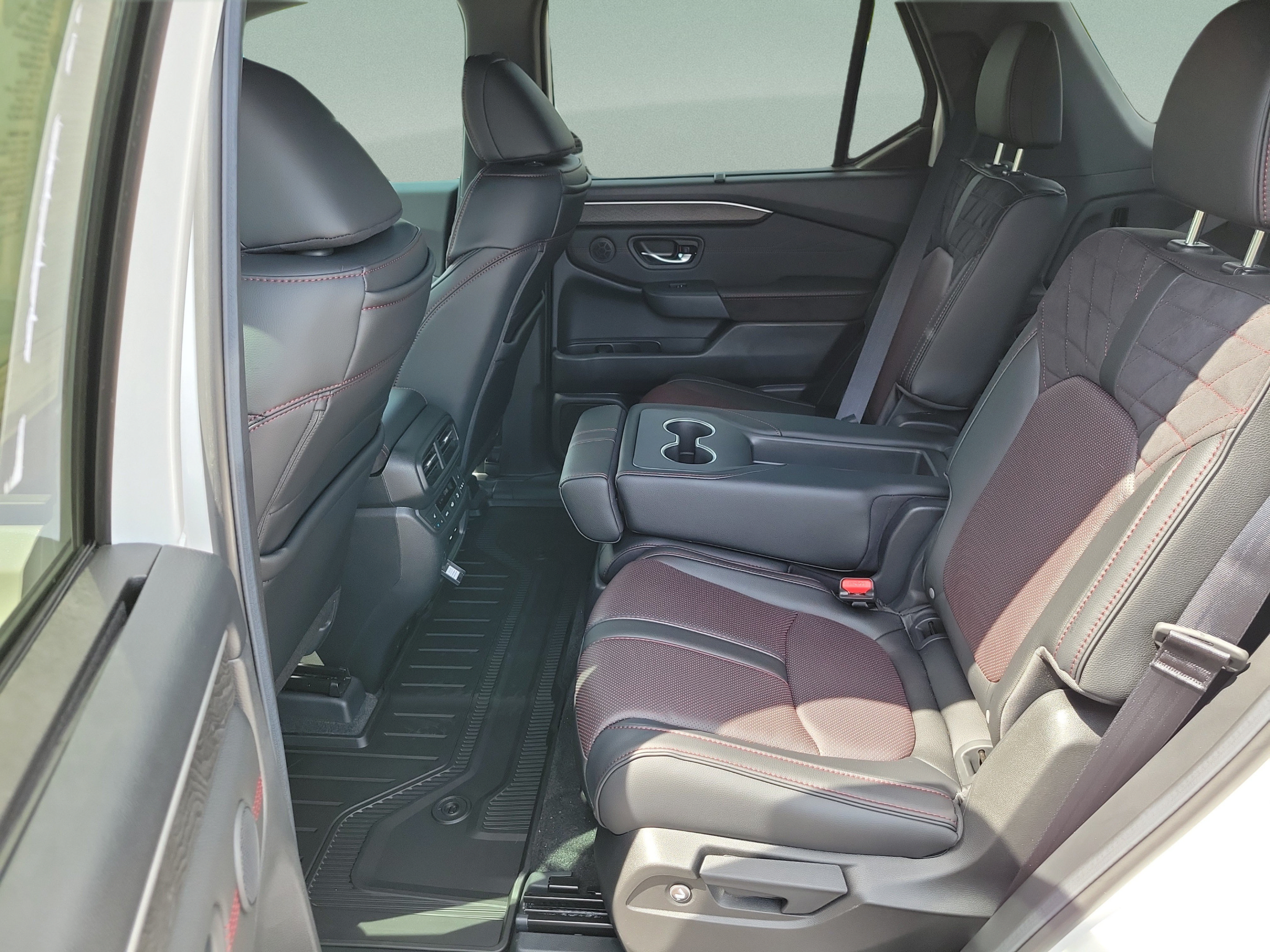 New 2026 Honda Pilot Black Edition image 9