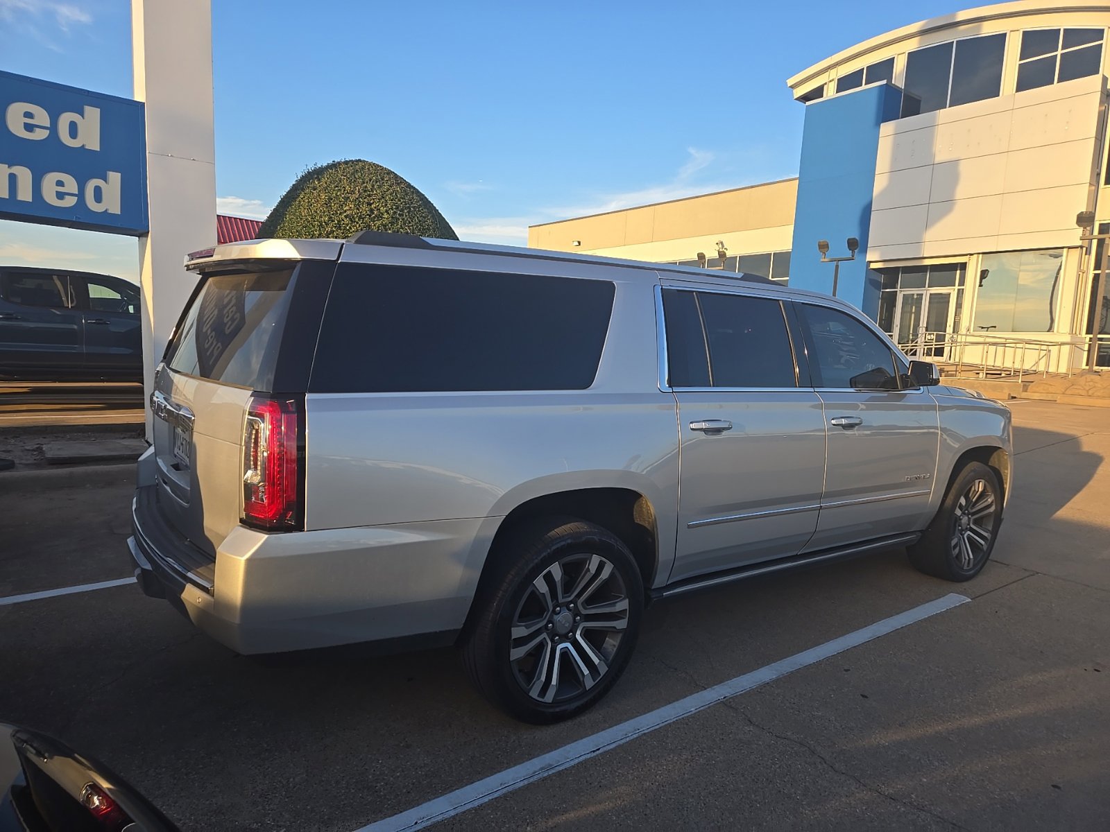 Used 2019 GMC Yukon XL Denali w/ Denali Ultimate Package RWD image 5