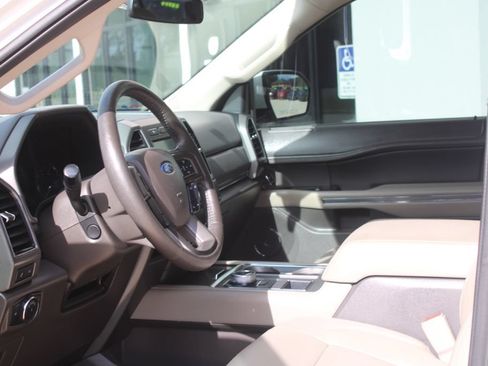 Used 2020 Ford Expedition Max XLT w/ Equipment Group 202A RWD image 9