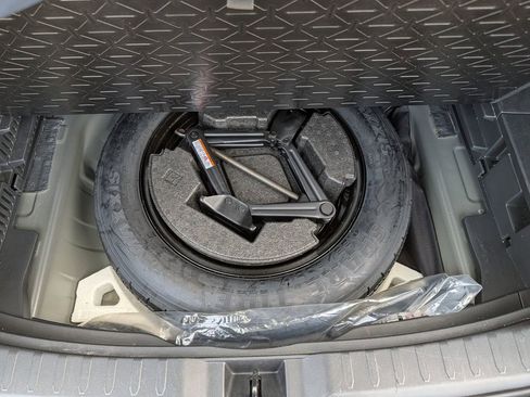 Used 2025 Toyota RAV4 XLE w/ Convenience Package image 16