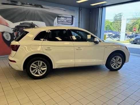 Certified 2022 Audi Q5 2.0T Premium w/ Convenience Package AWD/4WD image 4