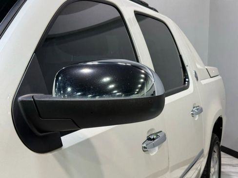 Used 2013 Chevrolet Avalanche LTZ image 10