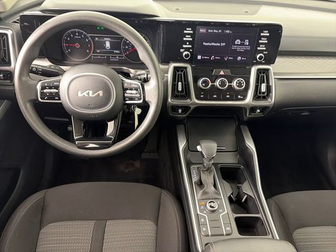 Used 2022 Kia Sorento LX AWD/4WD image 14