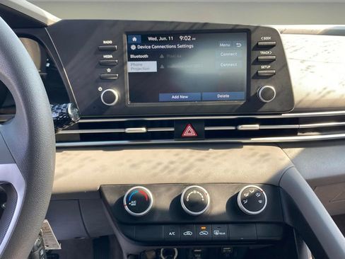 Used 2023 Hyundai Elantra SE FWD image 10