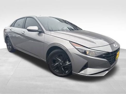 Used 2023 Hyundai Elantra SEL image 1