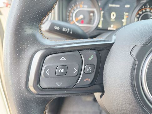 Used 2024 Jeep Gladiator Mojave AWD/4WD image 26