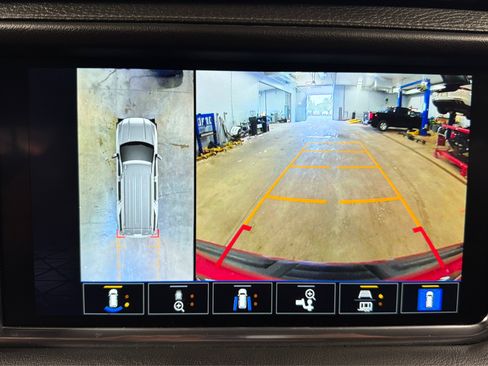 Used 2023 GMC Yukon XL Denali AWD/4WD image 30