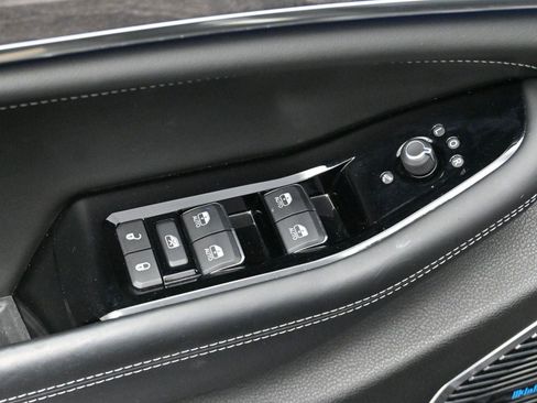 Used 2023 Jeep Grand Cherokee Overland w/ Luxury Tech Group IV image 11